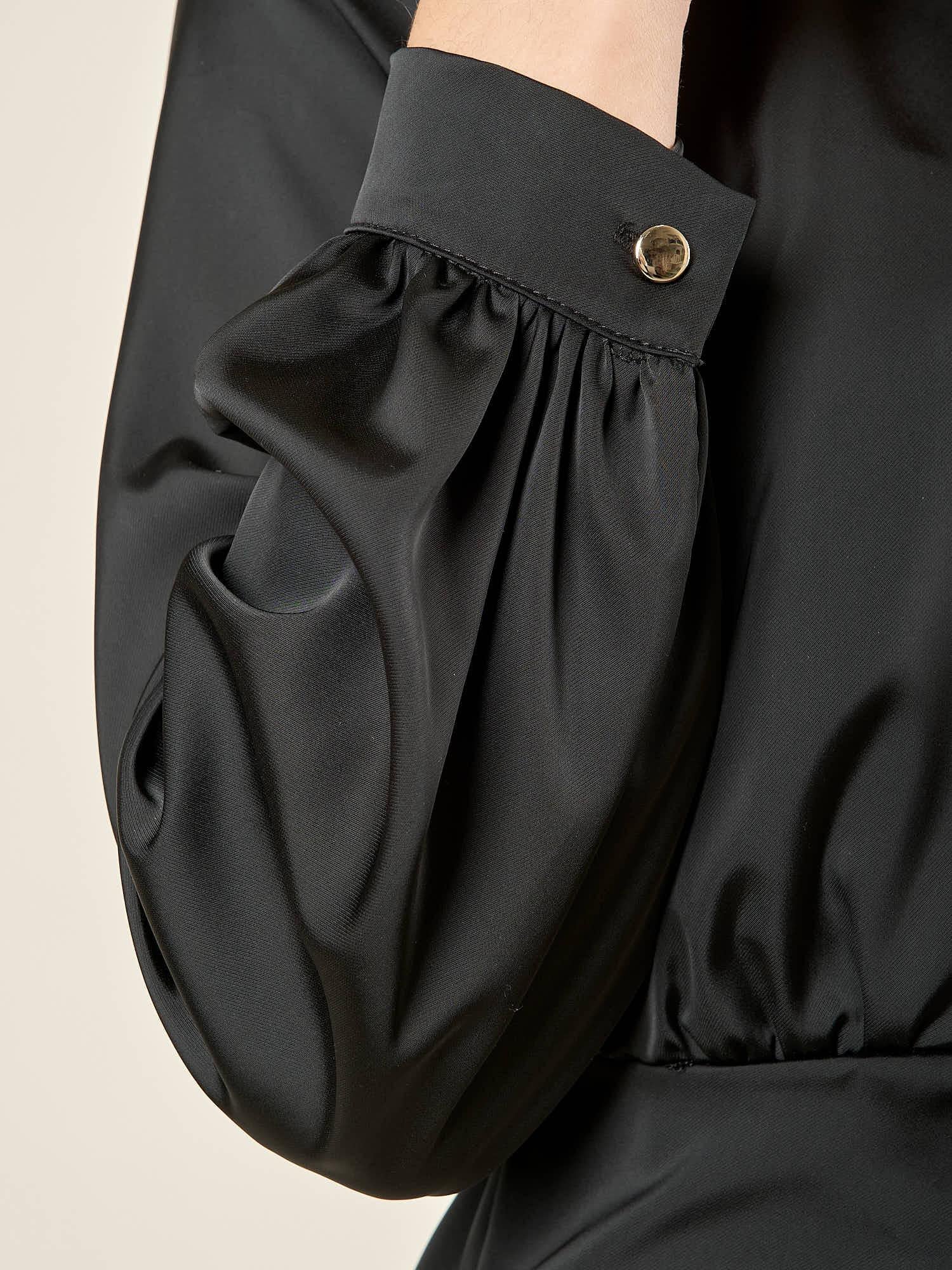 Abito donna corto in raso. Maniche lunghe, effetto portafoglio. AB003442 NERO ARTIGLI