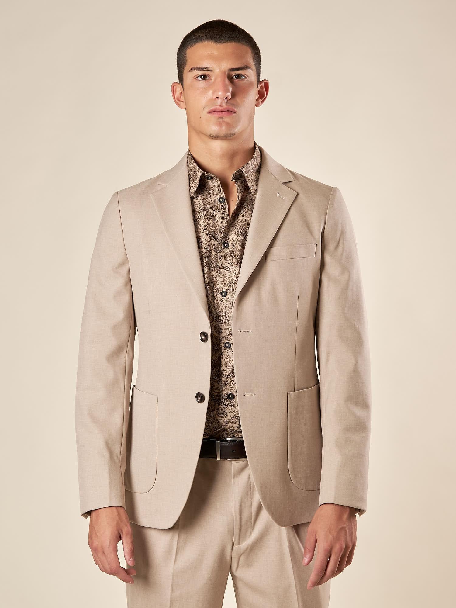 Giacca da Uomo Due Bottoni con Tasche a Toppa  Eleganza Casual e Stile Sartoriale. GAI1622H BEIGE HAMAKI-HO