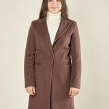 Cappotto donna monopetto ad un bottone. Tasche a filetto, petto a lancia e martingala sul retro. CP003470 CIOCCOLATO ARTIGLI