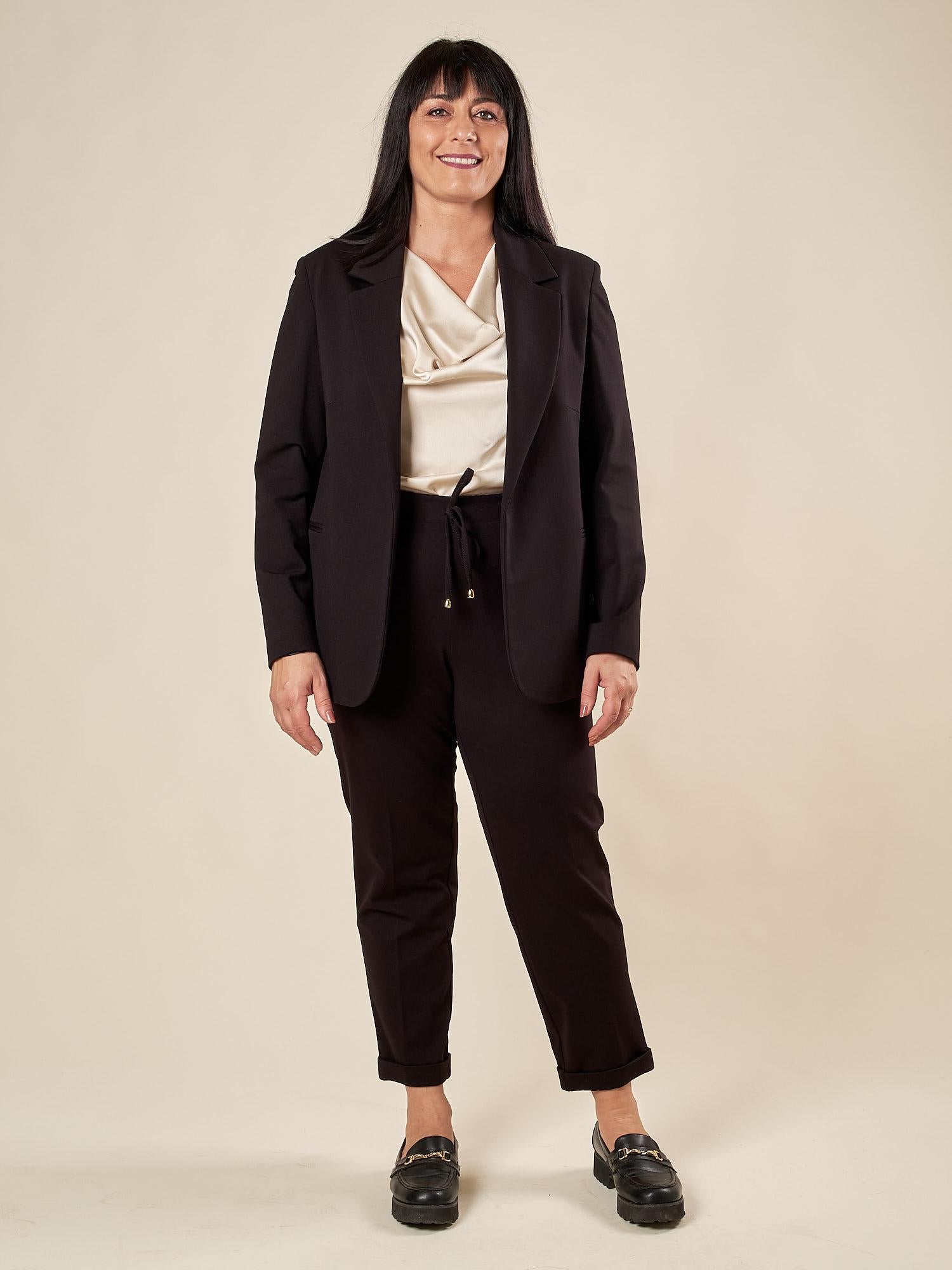 Blazer Donna Curvy in Punto Milano  Rever Classico e Tasca con Friso. F646YBFFILLY NERO Lizalù