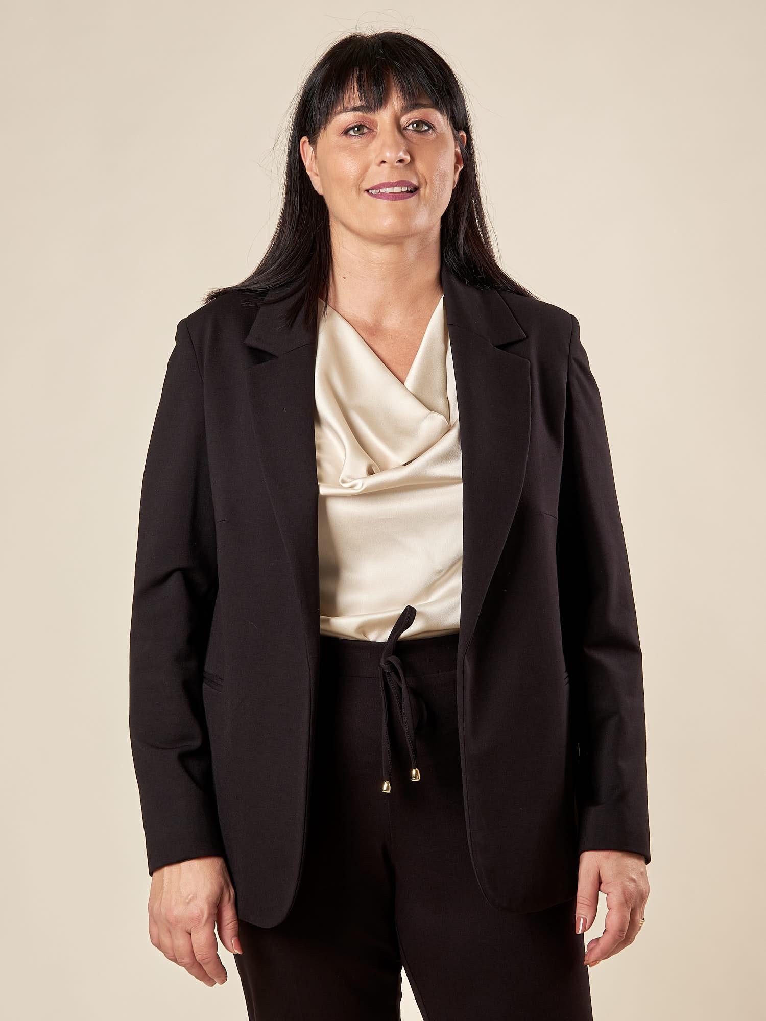 Blazer Donna Curvy in Punto Milano  Rever Classico e Tasca con Friso. F646YBFFILLY NERO Lizalù