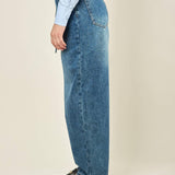 Jeans donna modello balloon. Vestibilità mom fit con laccetto tono su tono. F32129 JEANS BASEVENTI