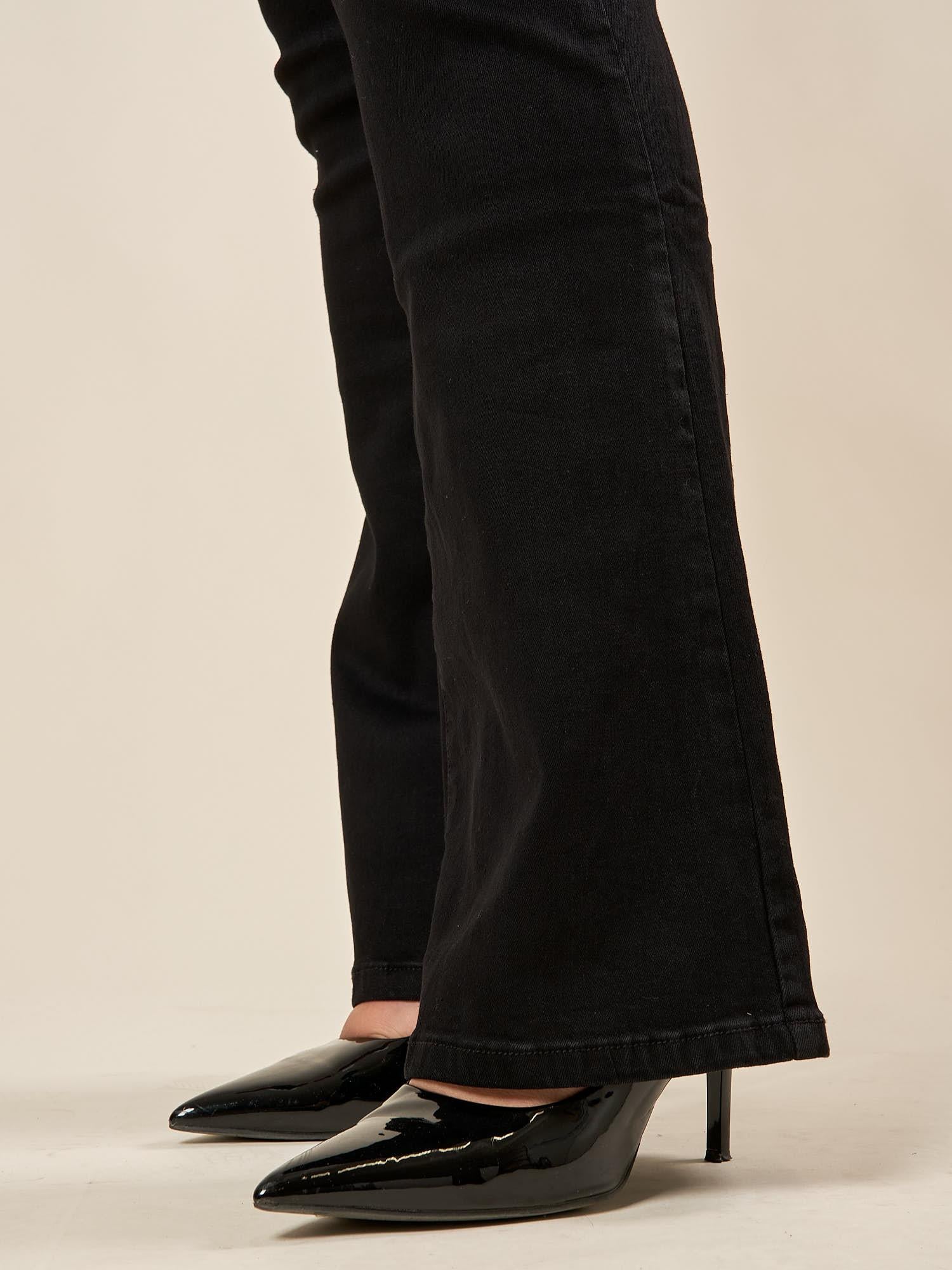 Pantalone Donna Curvy in Cotone Jeansato a Zampa con Effetto Push-Up e Cinque Tasche. F883YBFLZ1030 NERO Lizalù