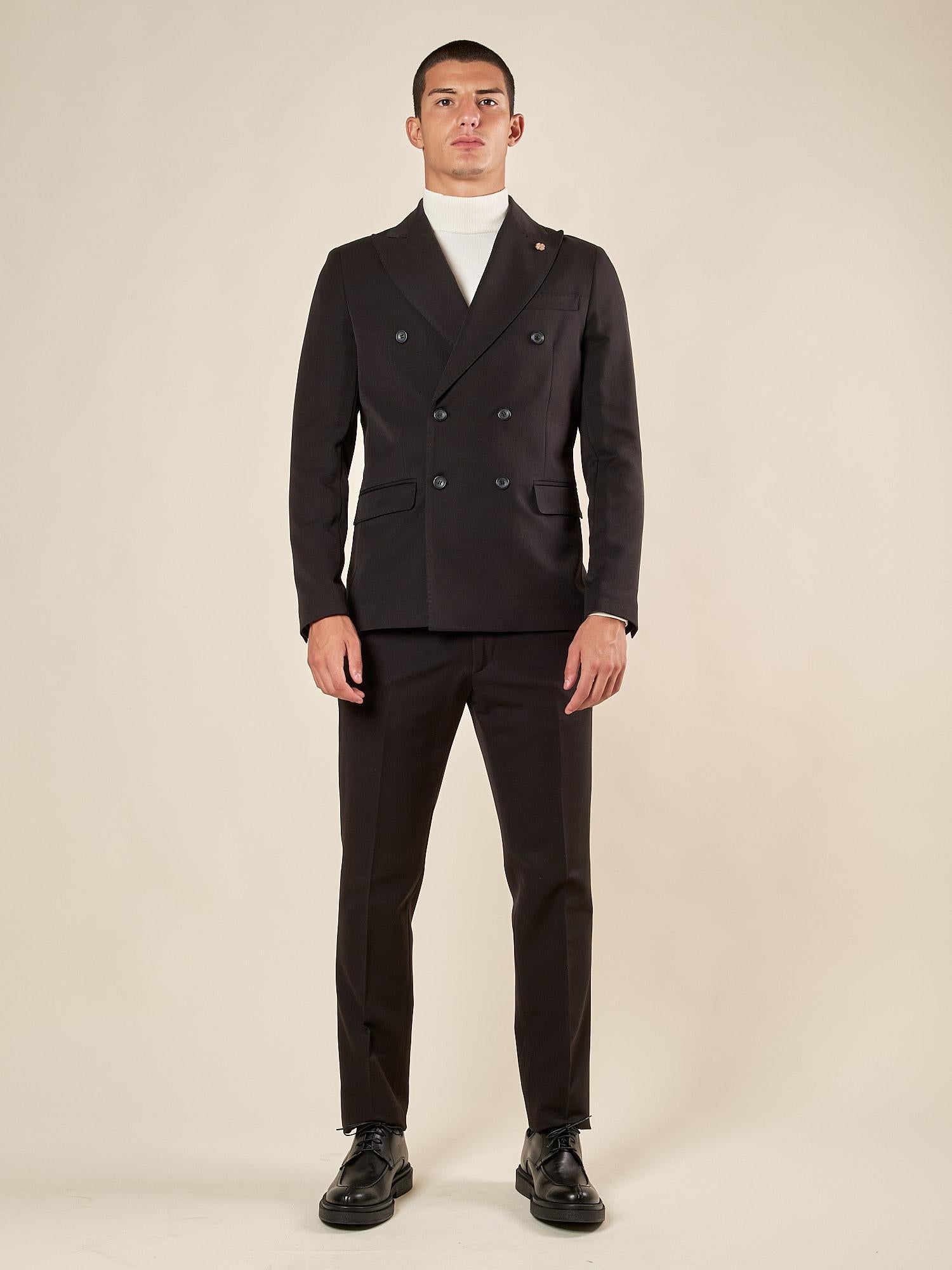 Abito da uomo doppio petto regular fit con tasche con pattina. OC1F2W5A01 NERO OVER-D