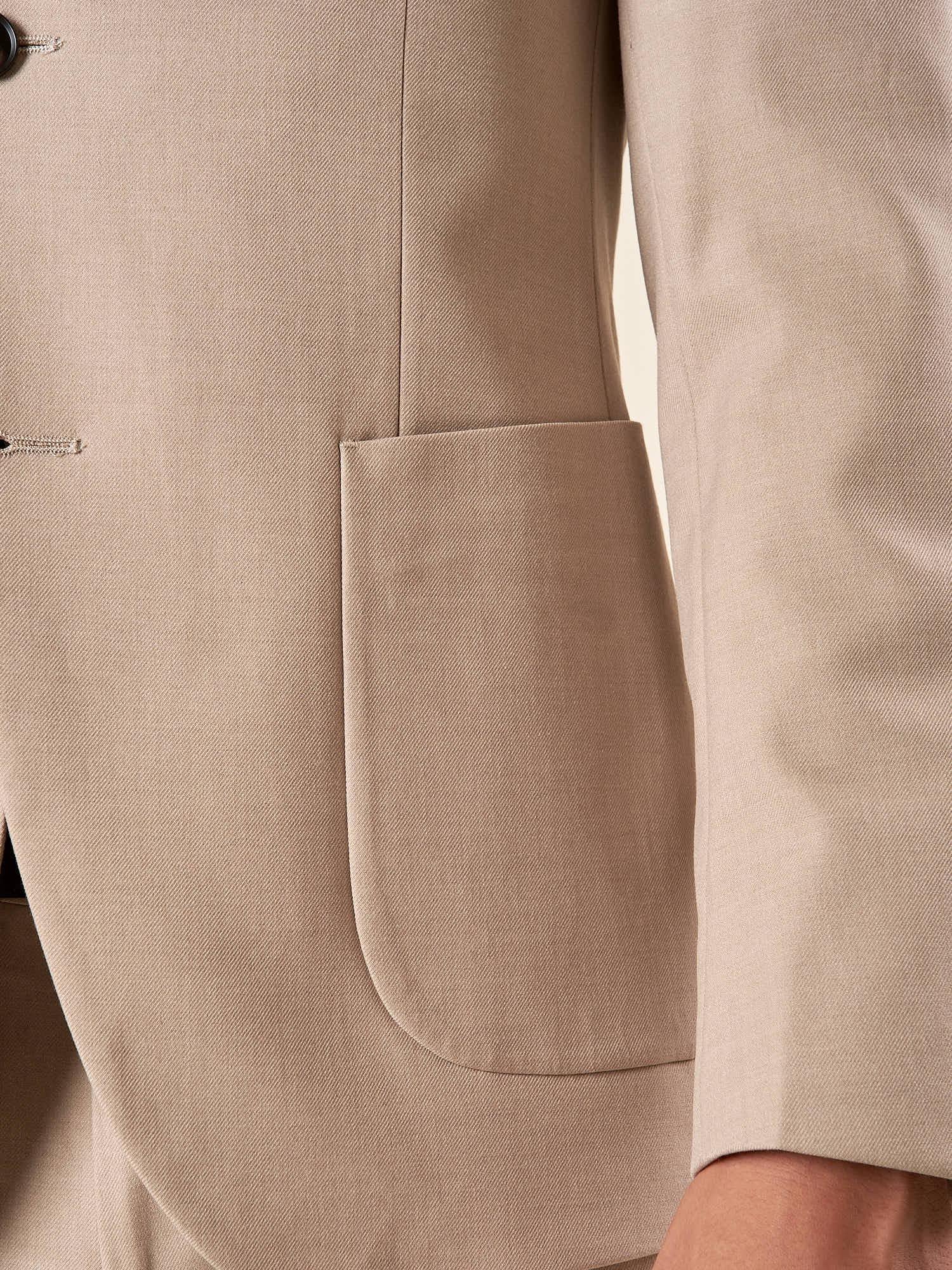 Giacca da Uomo Due Bottoni con Tasche a Toppa  Eleganza Casual e Stile Sartoriale. GAI1622H BEIGE HAMAKI-HO