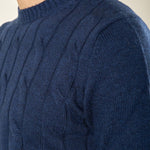 Maglia Uomo in Misto Cashmere a Trecce. Eleganza e Comfort per Ogni Occasione. CON4209225 PRUSSIA CONSENSO