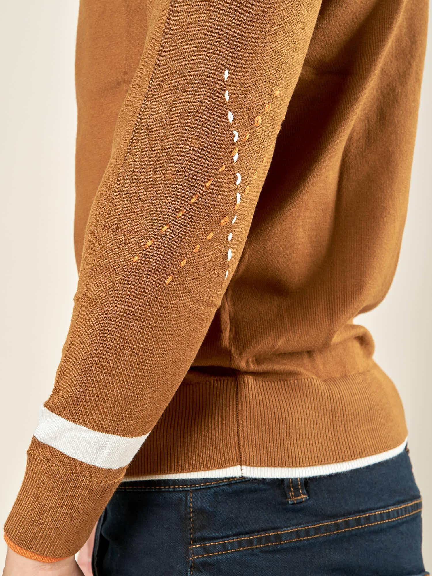 Maglia da uomo girocollo manica lunga in tessuto misto viscosa. Stile moderno e comfort quotidiano. OC1F2W5M85 CAMMELLO OVER-D