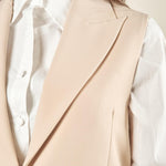 Gilet donna lungo in tessuto tecnico. Chiusura a un bottone, revers a lancia e tasche con pattine. GL003035 ONICE ARTIGLI