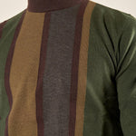 Maglia invernale da uomo in misto viscosa con collo lupetto e righe verticali. Calda, elegante e confortevole, perfetta per look casual o raffinati. MI3174H MORO HAMAKI-HO