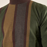 Maglia invernale da uomo in misto viscosa con collo lupetto e righe verticali. Calda, elegante e confortevole, perfetta per look casual o raffinati. MI3174H MORO HAMAKI-HO