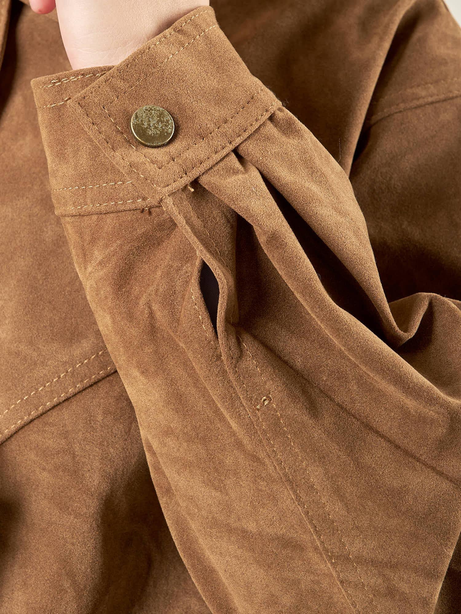 Bomber donna effetto scamosciato. Zip frontale, tasche a filetto e collo a camicia. HM2513 CAMEL FORGET-ME-NOT