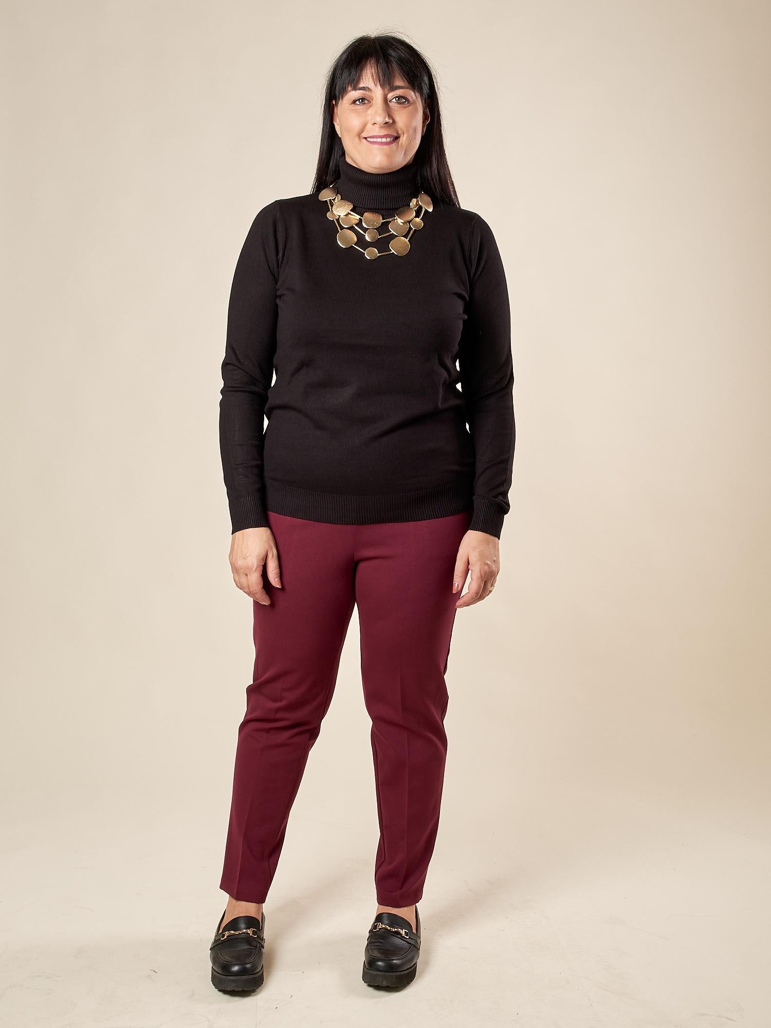 Pantalone Donna Curvy in Punto Milano  Vestibilità a Sigaretta, Tasche a Filetto, Lunghezza alla Caviglia. F708YBFAGGIA AMARONE Lizalù