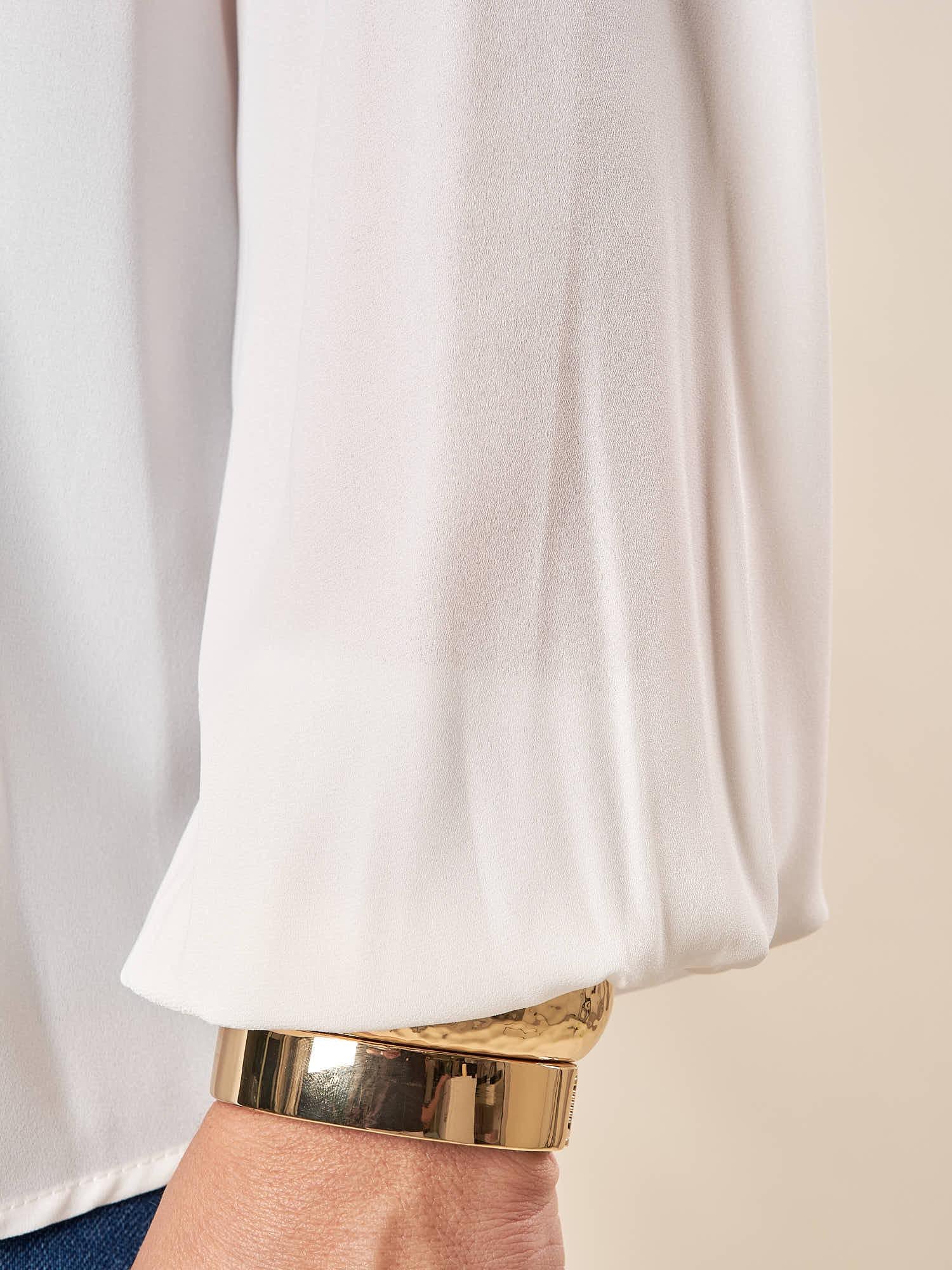 Blusa Donna Curvy Manica Lunga con Scollo a Barca e Risvolto  Vestibilità Svasata ed Elastico sui Polsi. F551YBFKIKI PANNA Lizalù