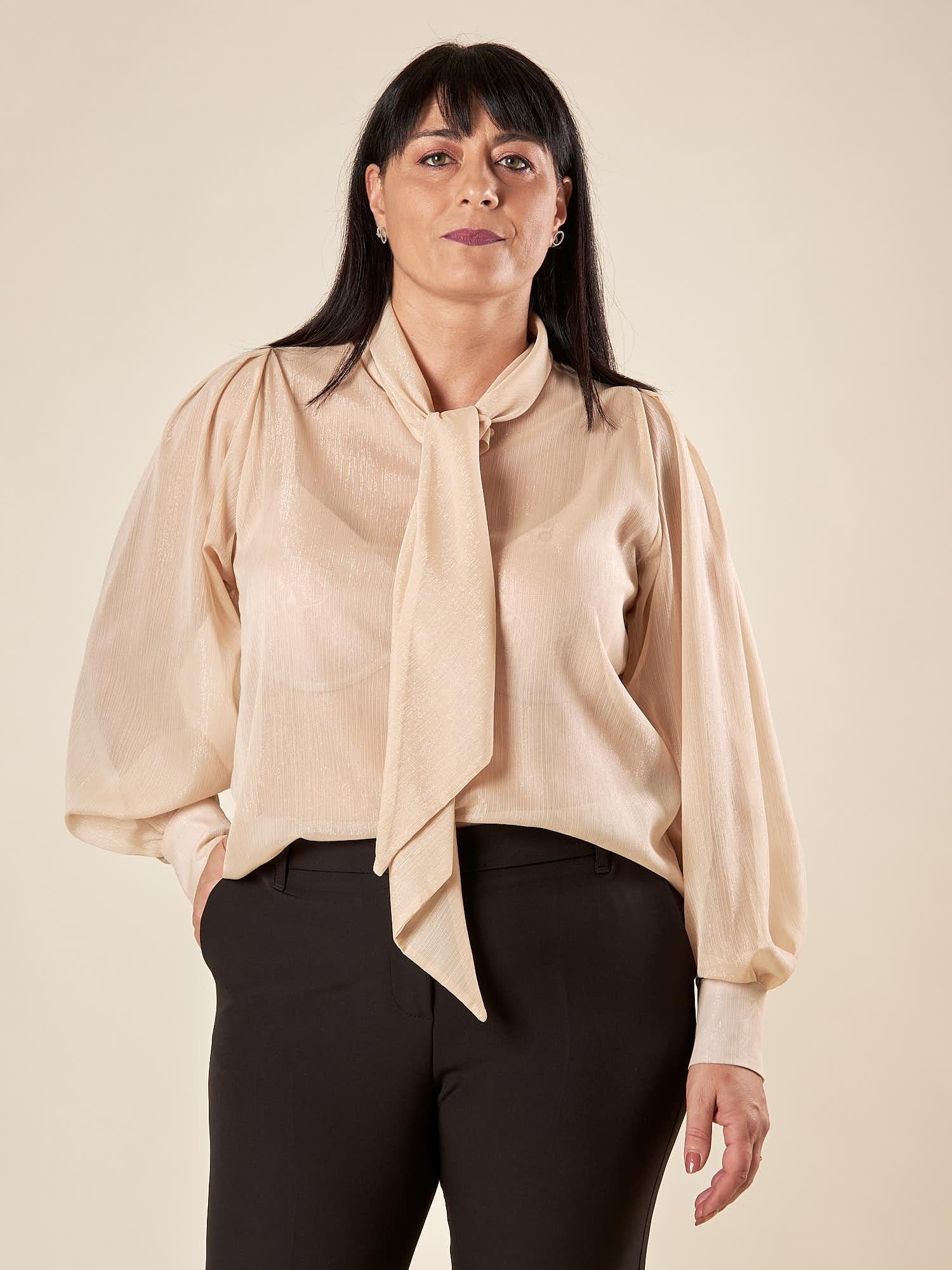 Camicia Donna in tessuto lurex effetto seta con sciarpina al collo. PB8809 BEIGE PATRIZIA BLASIO