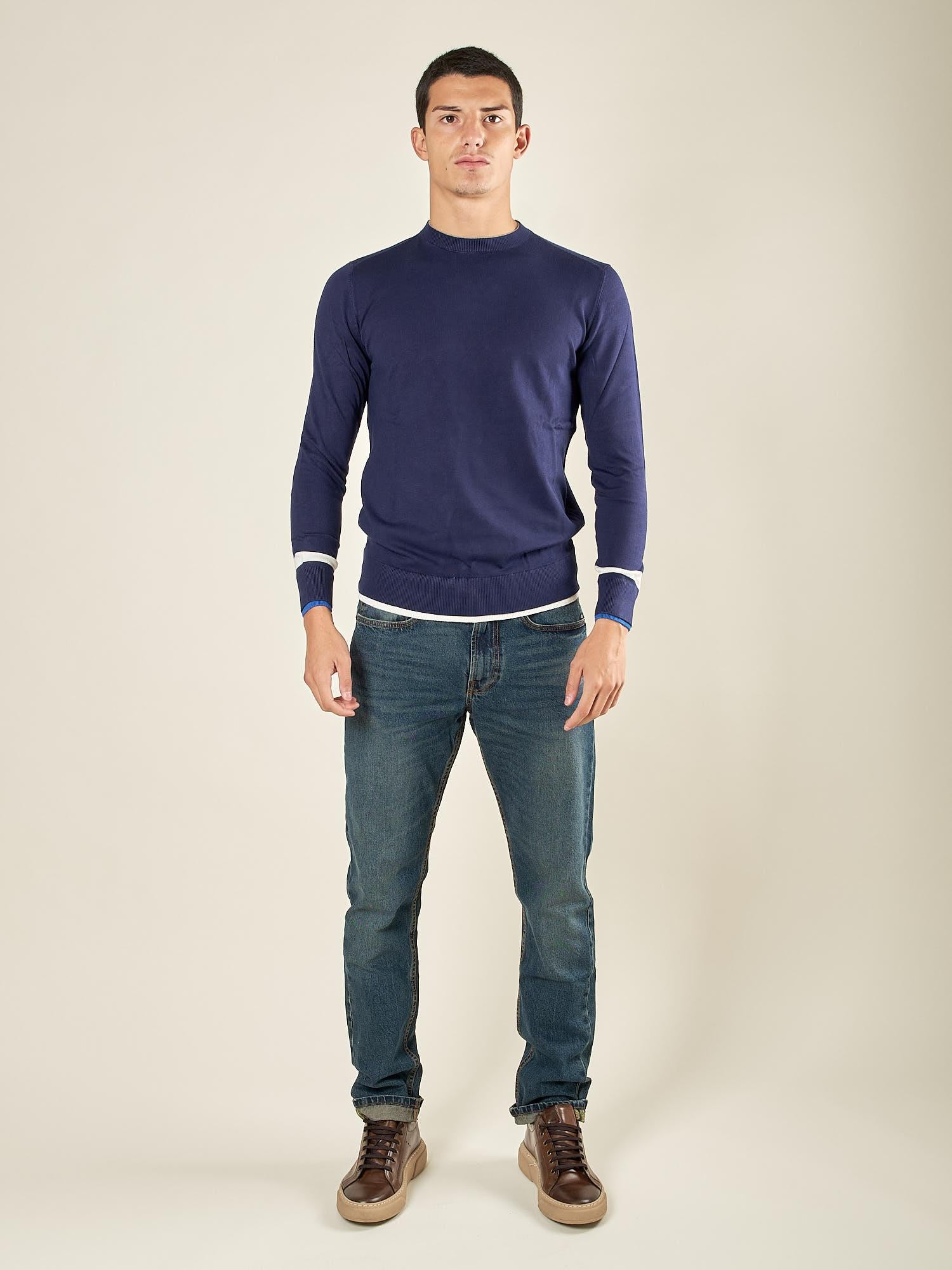 Maglia da uomo girocollo manica lunga in tessuto misto viscosa. Stile moderno e comfort quotidiano. OC1F2W5M85 BLU OVER-D