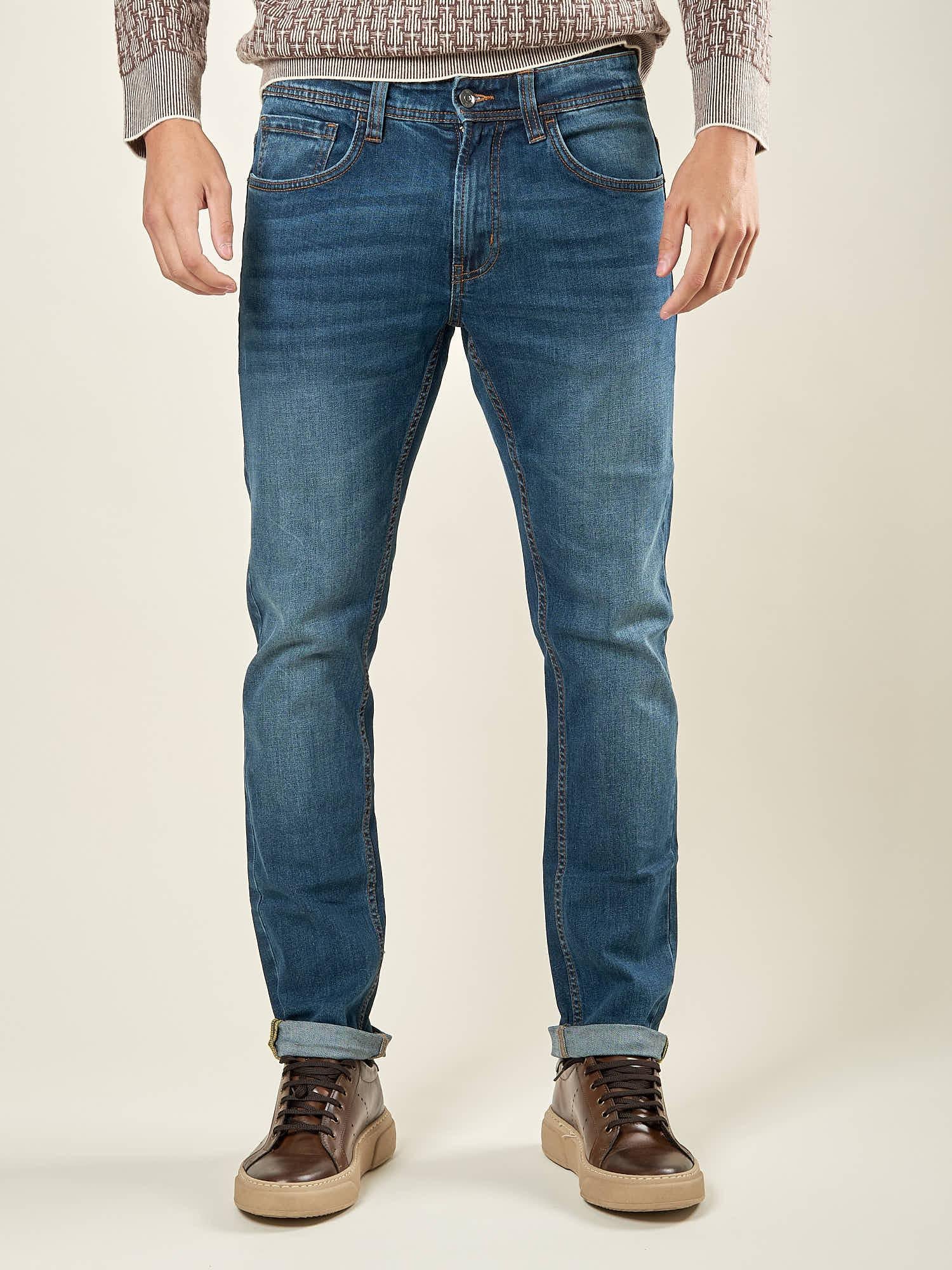 Jeans Uomo 5 Tasche Slim Fit. Stile, Comfort e Versatilità in un Unico Capo M49299 DENIM GUY