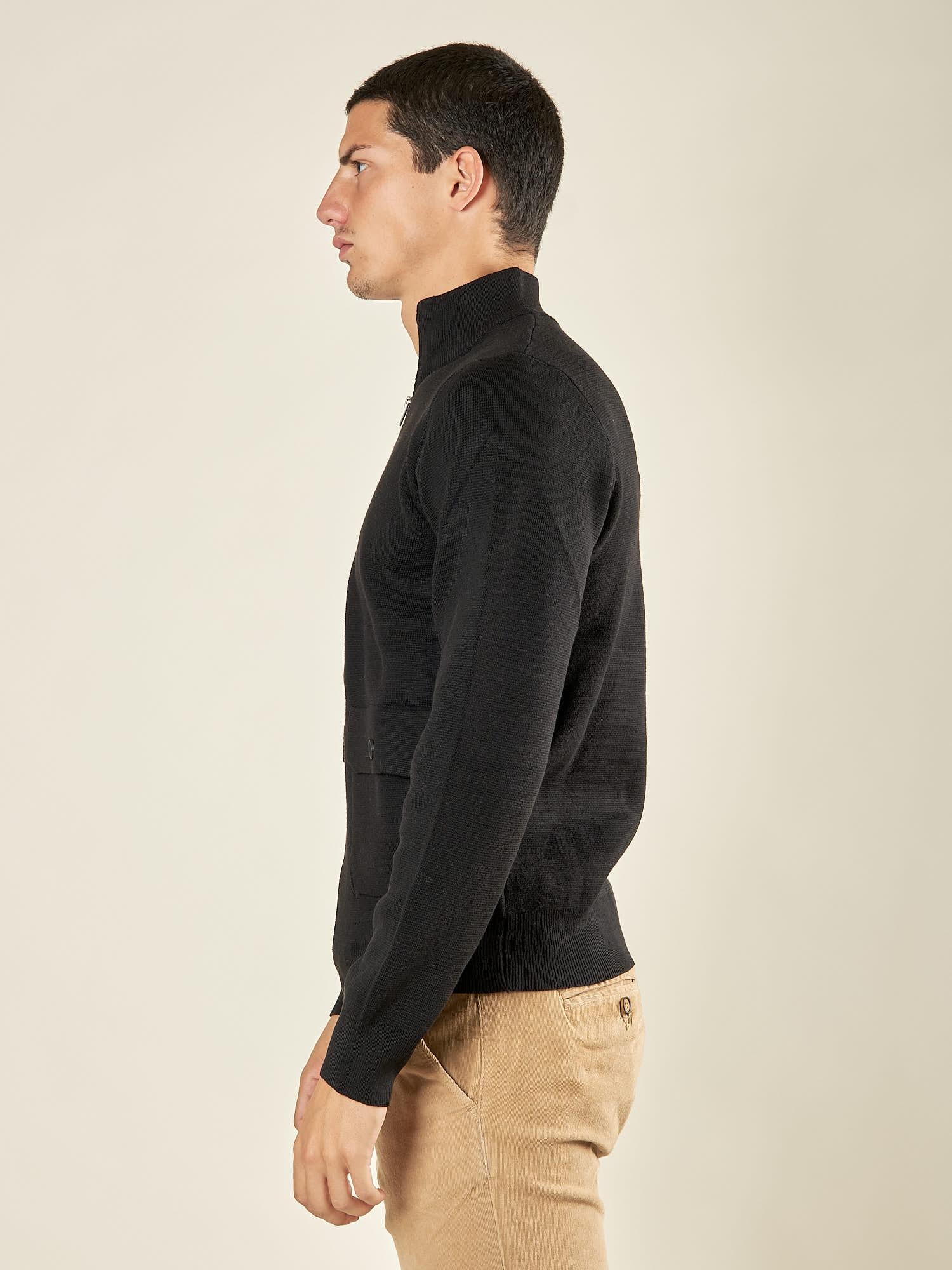 Maglia da Uomo Invernale in Misto Lana con Zip e Tasche con Pattine. Calda, Elegante e Funzionale. CON4061225 BLACK CONSENSO