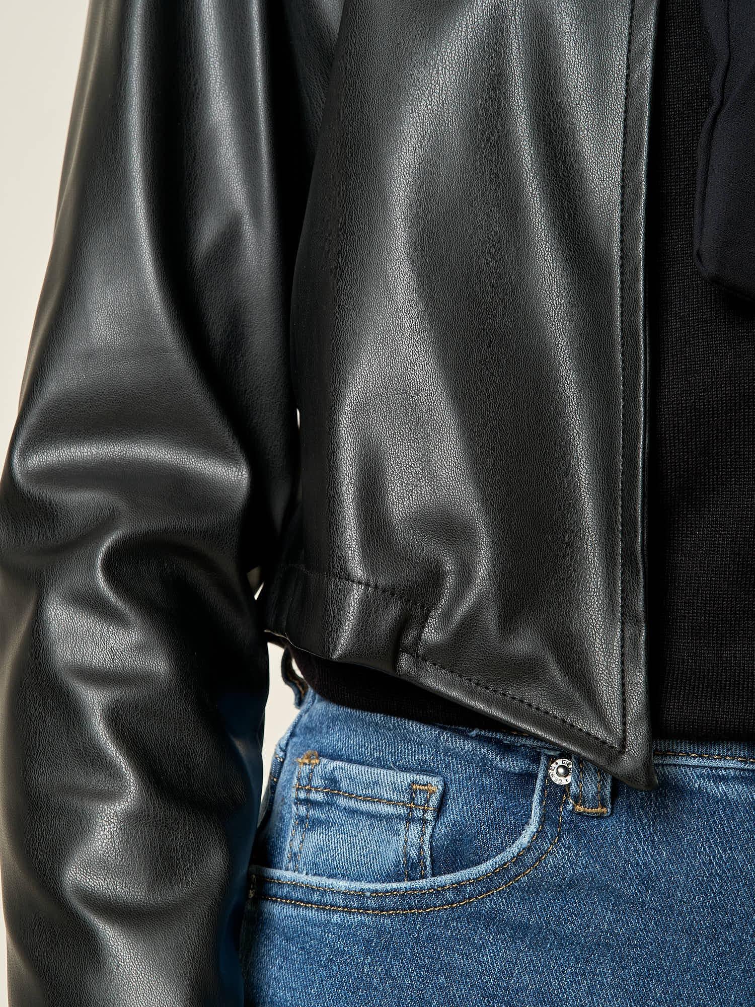 Giacca donna corta in ecopelle. GI003626 NERO ARTIGLI