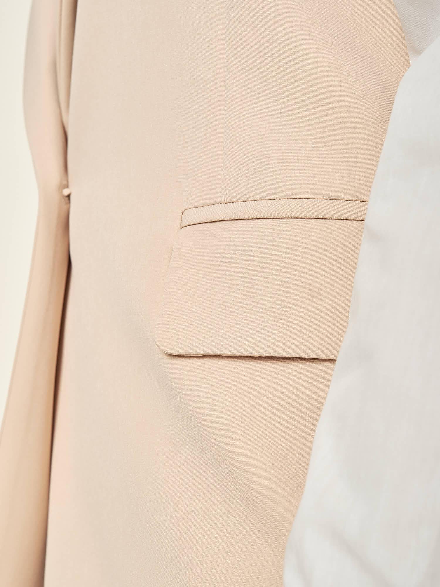 Gilet donna lungo in tessuto tecnico. Chiusura a un bottone, revers a lancia e tasche con pattine. GL003035 ONICE ARTIGLI