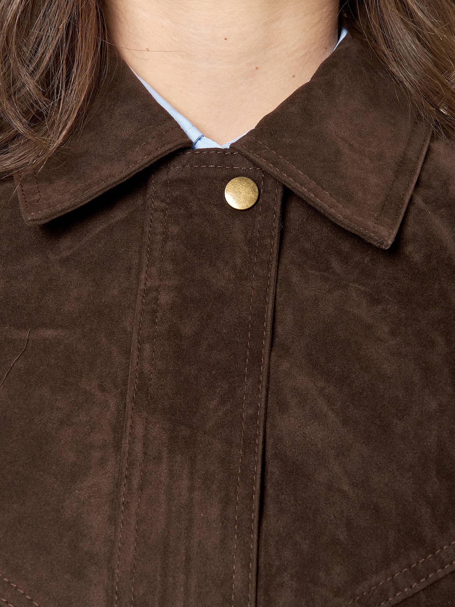 Bomber donna effetto scamosciato. Zip frontale, tasche a filetto e collo a camicia. HM2513 MARRONE FORGET-ME-NOT