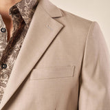 Giacca da Uomo Due Bottoni con Tasche a Toppa  Eleganza Casual e Stile Sartoriale. GAI1622H BEIGE HAMAKI-HO