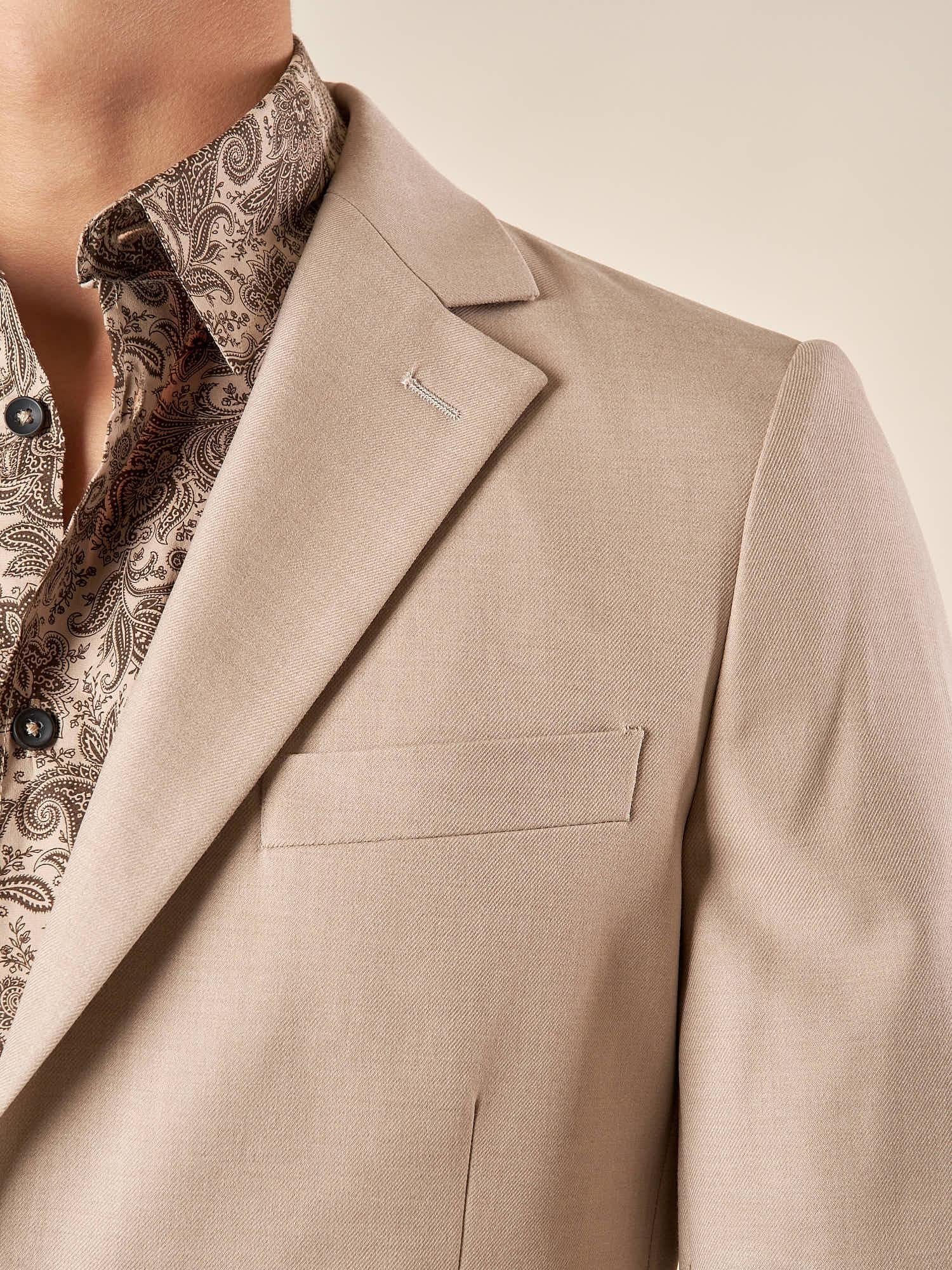 Giacca da Uomo Due Bottoni con Tasche a Toppa  Eleganza Casual e Stile Sartoriale. GAI1622H BEIGE HAMAKI-HO