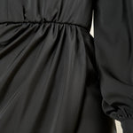 Abito donna corto in raso. Maniche lunghe, effetto portafoglio. AB003442 NERO ARTIGLI