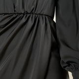 Abito donna corto in raso. Maniche lunghe, effetto portafoglio. AB003442 NERO ARTIGLI