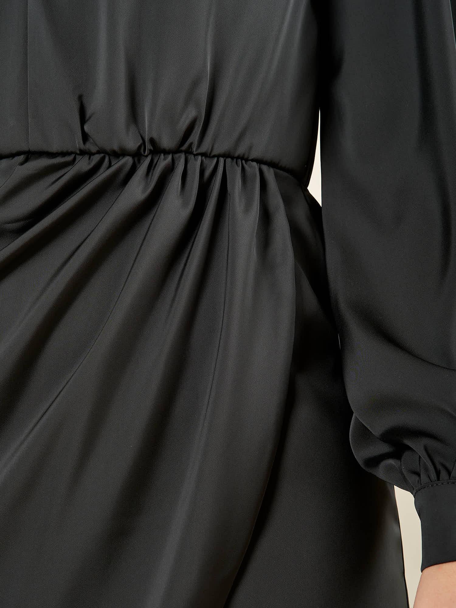 Abito donna corto in raso. Maniche lunghe, effetto portafoglio. AB003442 NERO ARTIGLI