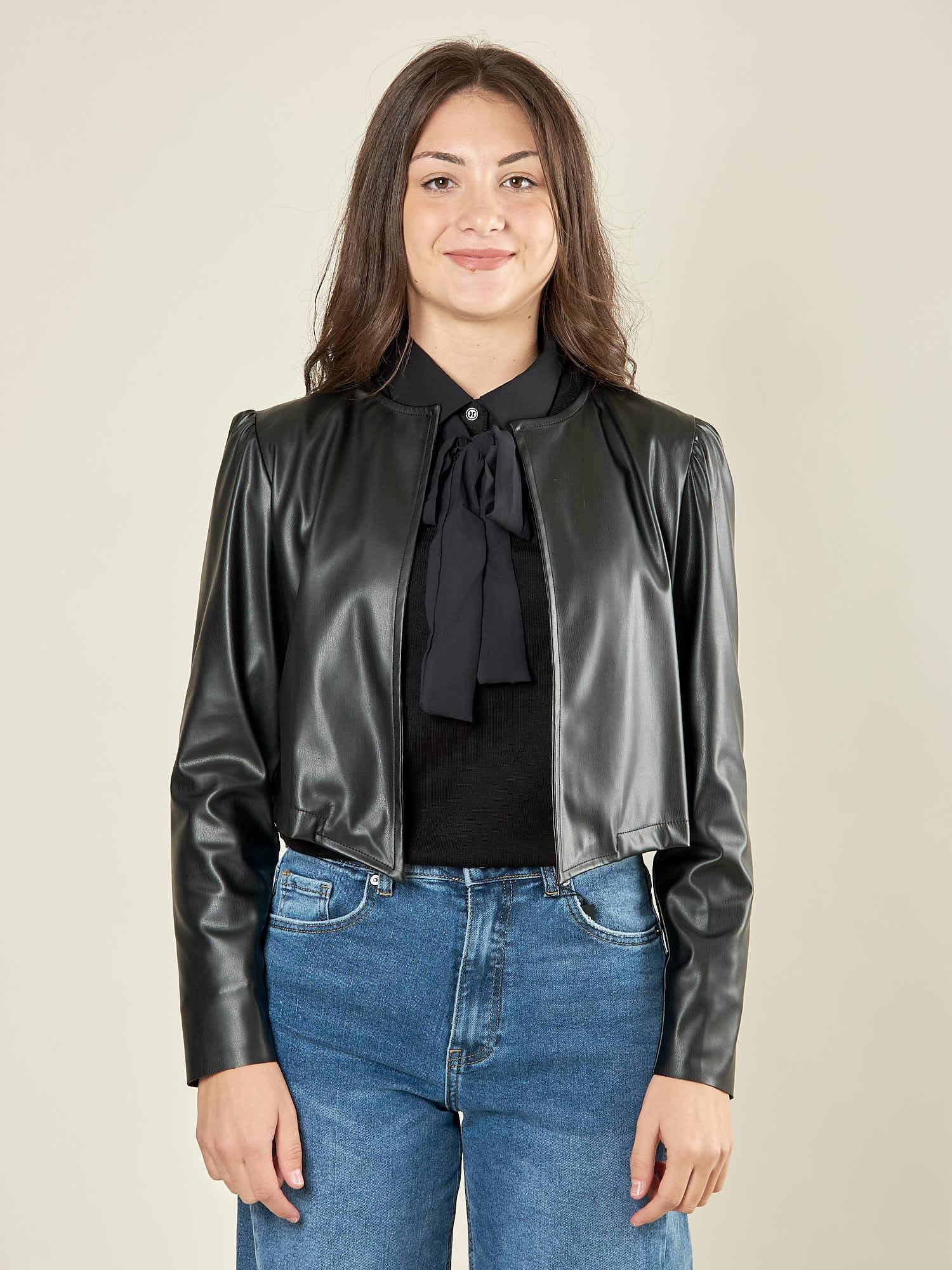 Giacca donna corta in ecopelle. GI003626 NERO ARTIGLI