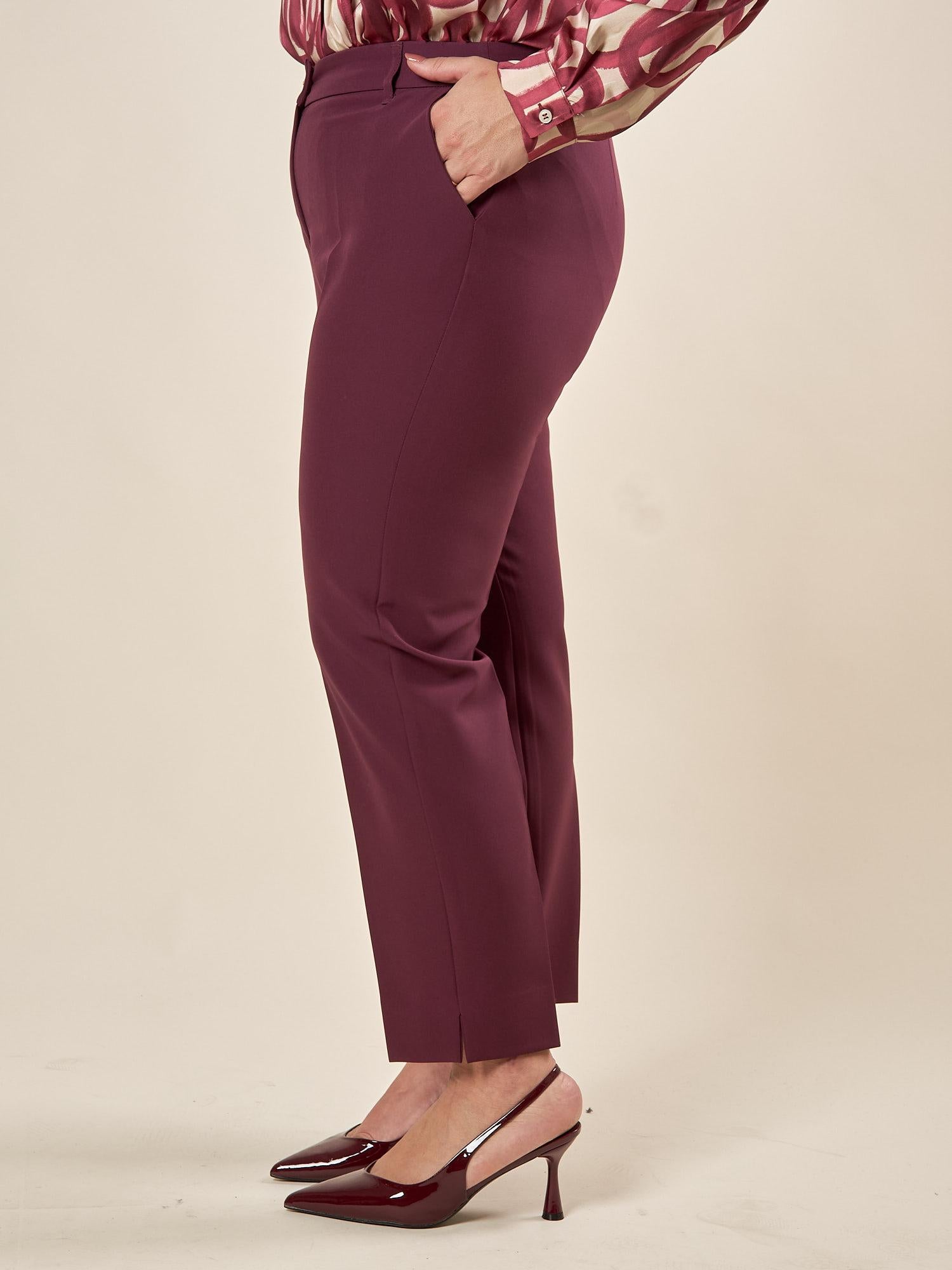 Pantalone Donna Curvy in tessuto tecnico con spacchetto e bottone oro. F299YBFALIDA BURGUNDY Lizalù