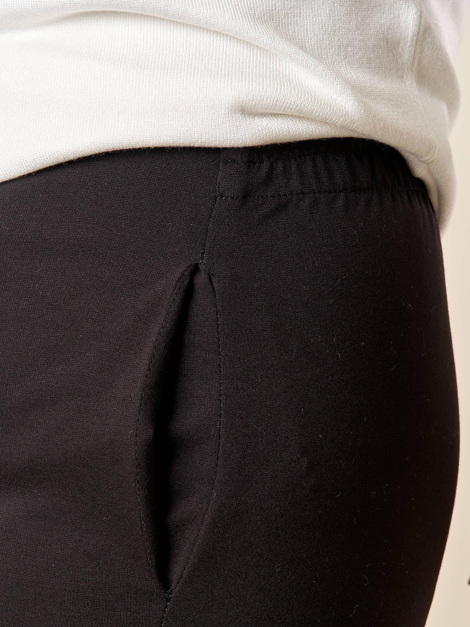 Pantalone Donna Curvy in Punto Milano  Vestibilità a Sigaretta, Tasche a Filetto, Lunghezza alla Caviglia. F708YBFAGGIA NERO Lizalù