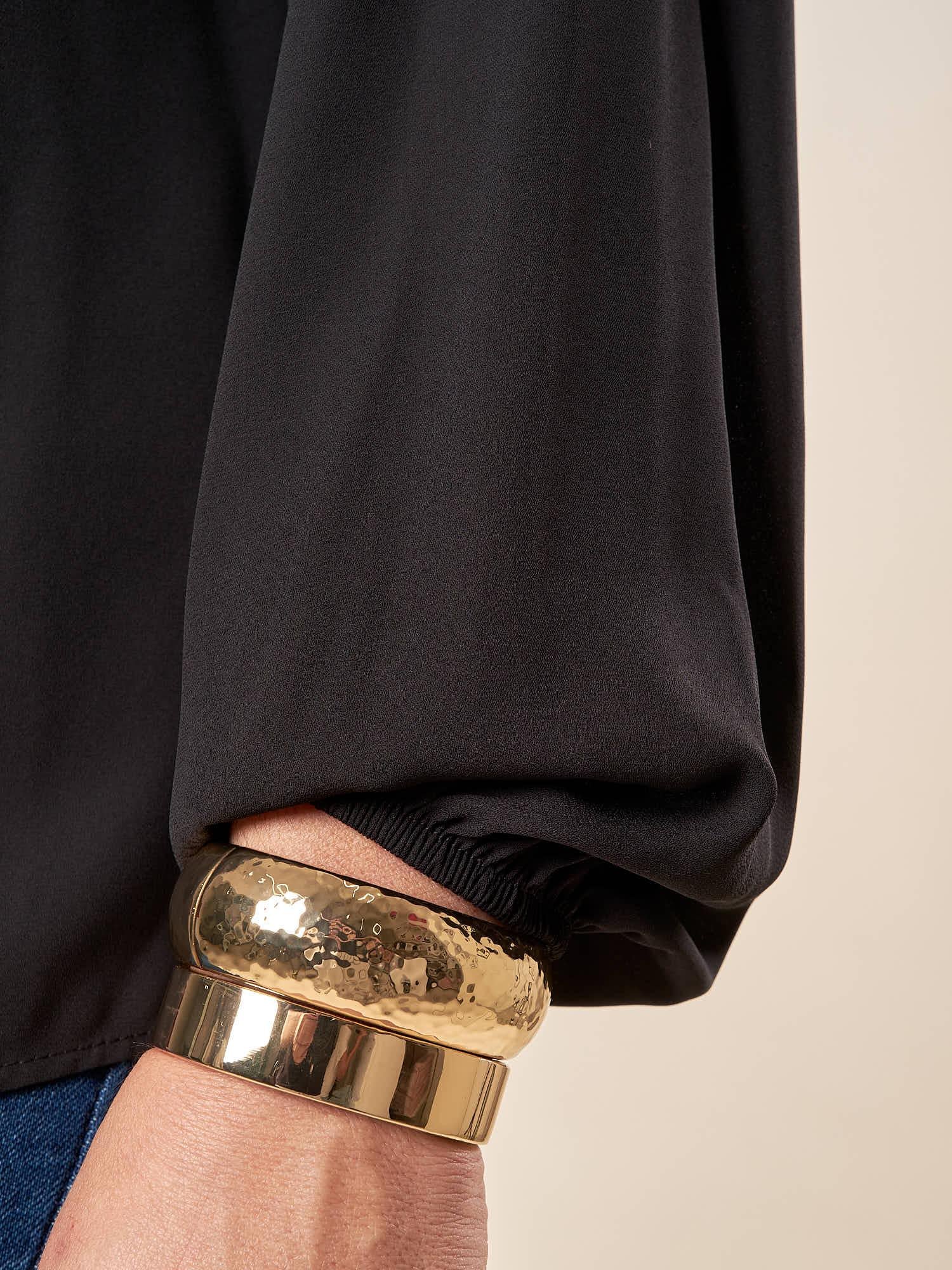 Blusa Donna Curvy Manica Lunga con Scollo a Barca e Risvolto  Vestibilità Svasata ed Elastico sui Polsi. F551YBFKIKI NERO Lizalù