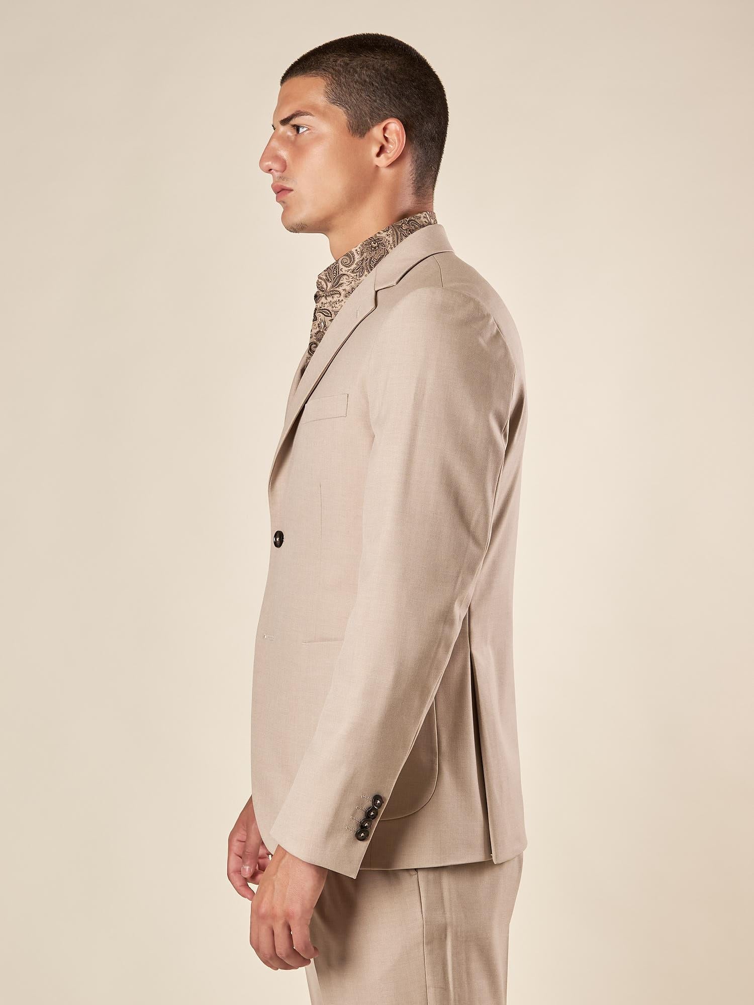 Giacca da Uomo Due Bottoni con Tasche a Toppa  Eleganza Casual e Stile Sartoriale. GAI1622H BEIGE HAMAKI-HO