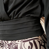 Blusa donna in raso ad incrocio. Collo a camicia e bustino con pieghe sovrapposte. BL003346 NERO ARTIGLI