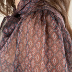 Casacca donna in voile microfantasia con collo a sciarpett. Leggerezza ed eleganza sofisticata. PG158M BORDEAUX EXTASY