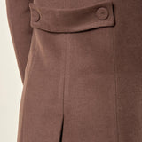 Cappotto donna monopetto ad un bottone. Tasche a filetto, petto a lancia e martingala sul retro. CP003470 CIOCCOLATO ARTIGLI