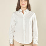 Camicia donna in cotone con pietre sui polsi. Manica lunga, bottoni tono su tono. CA003361 PANNA ARTIGLI