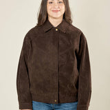 Bomber donna effetto scamosciato. Zip frontale, tasche a filetto e collo a camicia. HM2513 MARRONE FORGET-ME-NOT