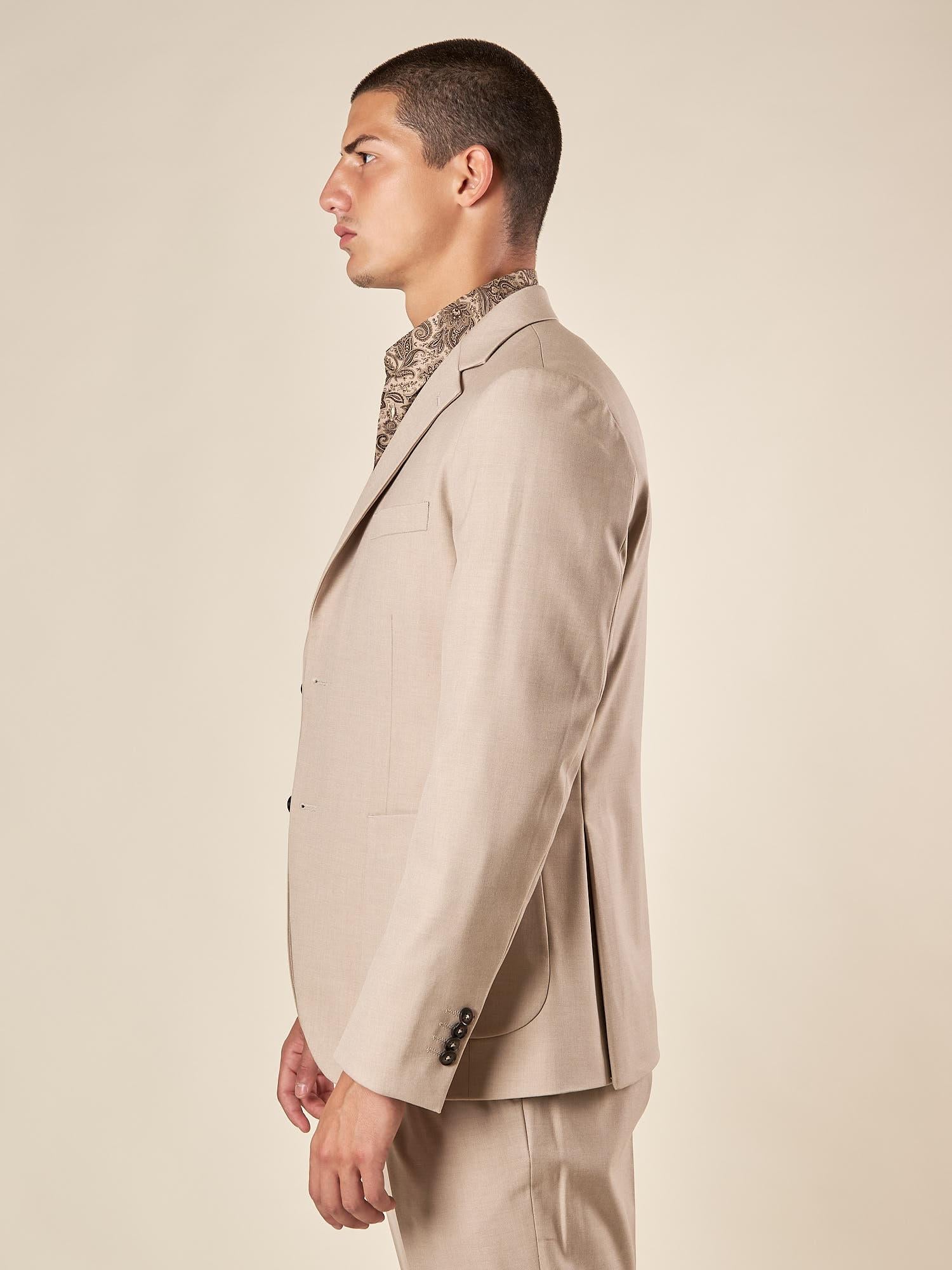 Giacca da Uomo Due Bottoni con Tasche a Toppa  Eleganza Casual e Stile Sartoriale. GAI1622H BEIGE HAMAKI-HO