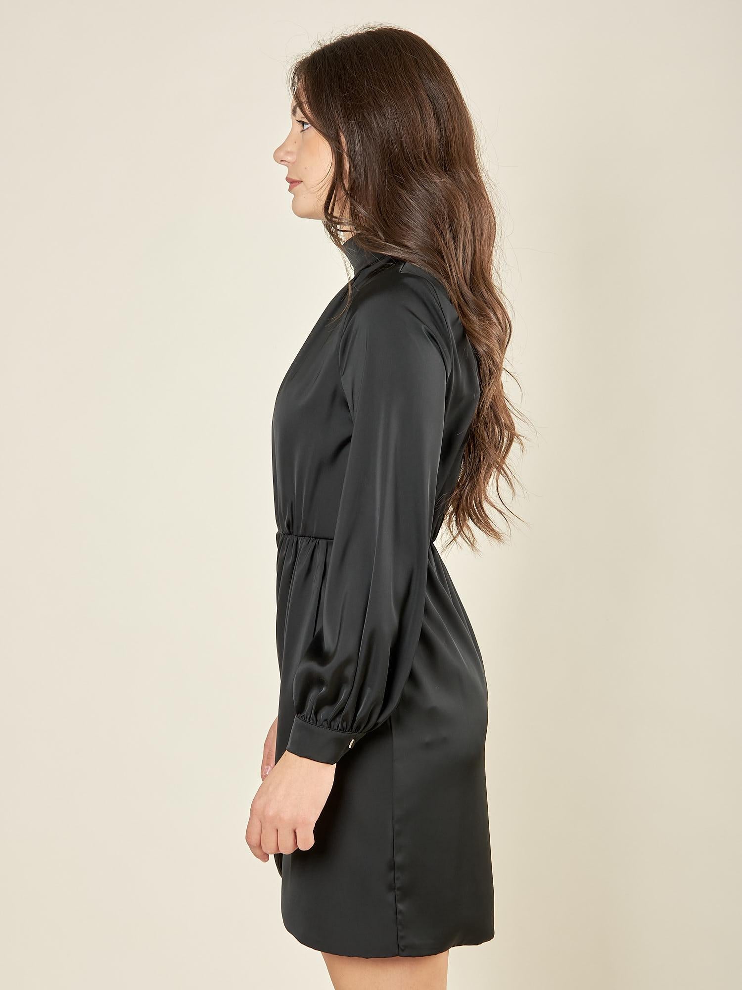 Abito donna corto in raso. Maniche lunghe, effetto portafoglio. AB003442 NERO ARTIGLI