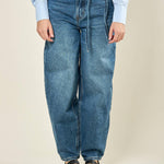 Jeans donna modello balloon. Vestibilità mom fit con laccetto tono su tono. F32129 JEANS BASEVENTI