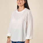 Blusa Donna Curvy Manica Lunga con Scollo a Barca e Risvolto  Vestibilità Svasata ed Elastico sui Polsi. F551YBFKIKI PANNA Lizalù