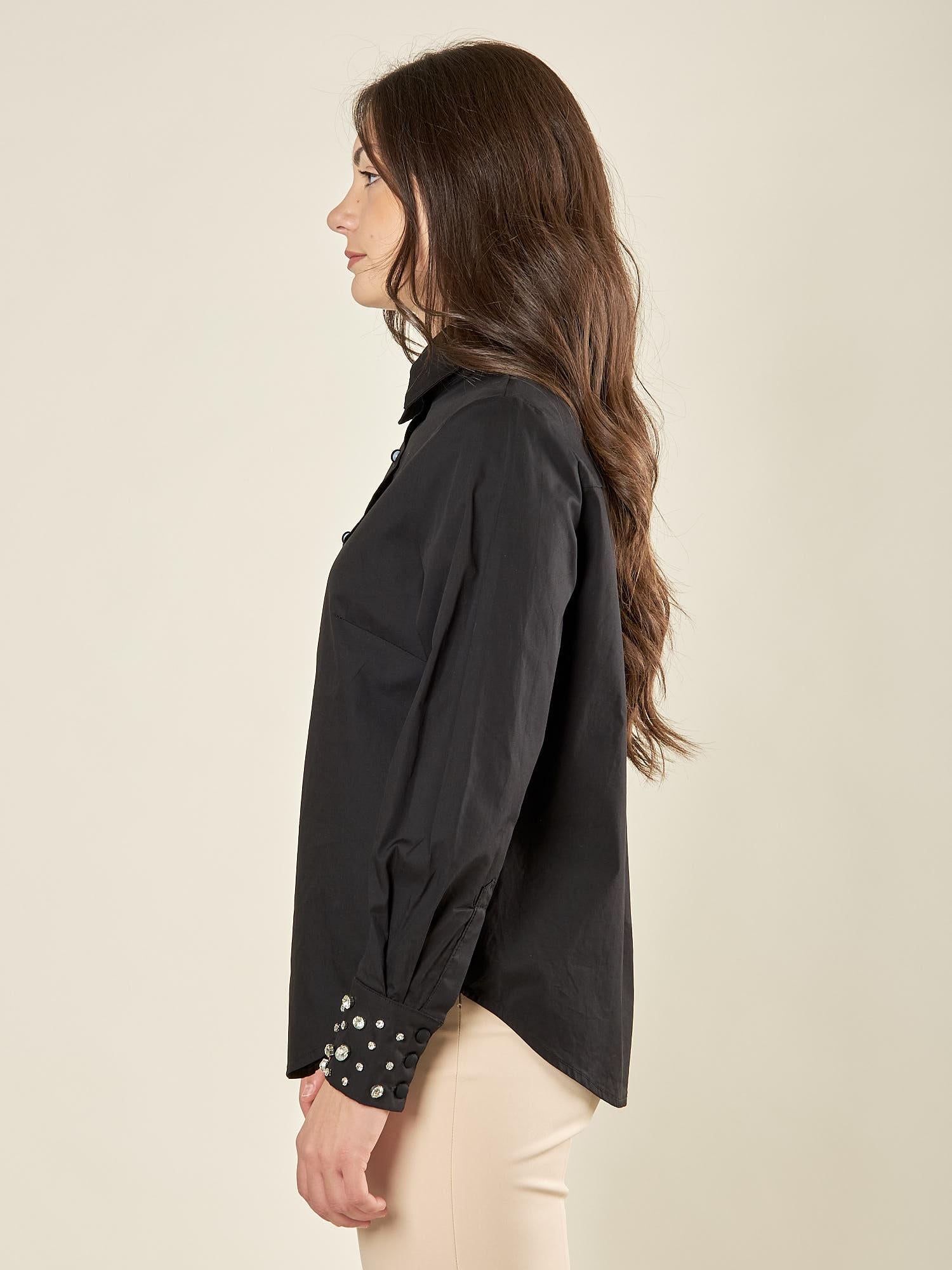 Camicia donna in cotone con pietre sui polsi. Manica lunga, bottoni tono su tono. CA003361 NERO ARTIGLI