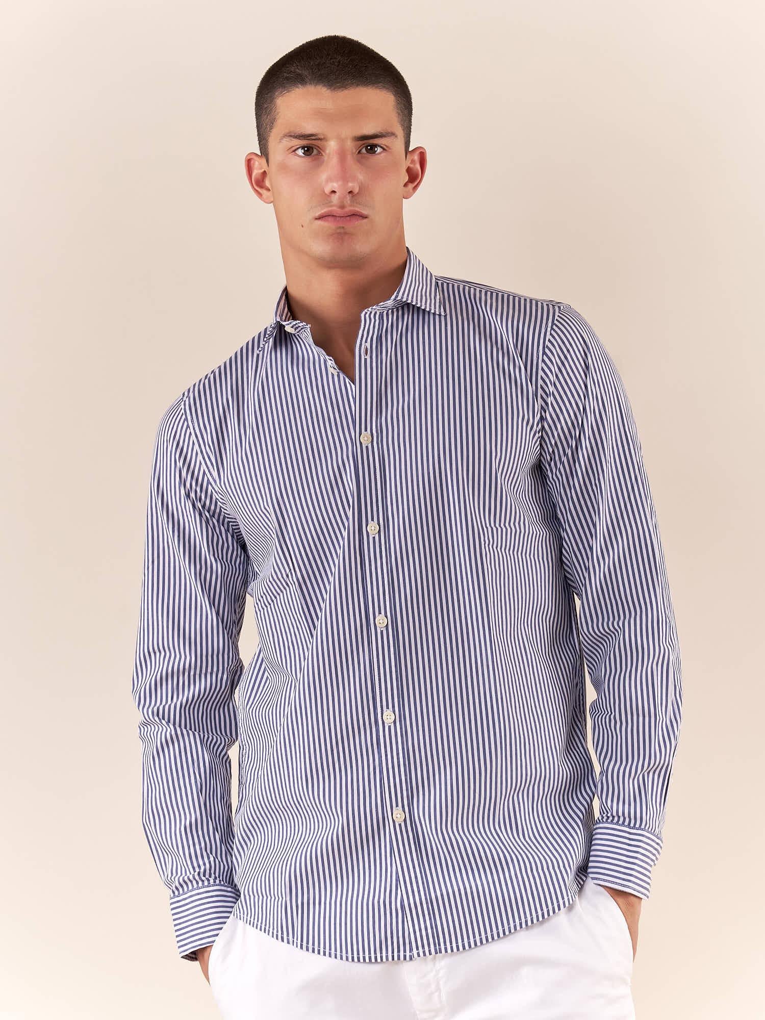 Camicia da uomo a righe in cotone elasticizzato manica lunga vestibilità regular con riprese sul retro. CE1270H BLU HAMAKI-HO 