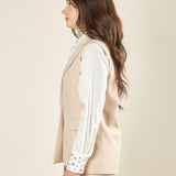 Gilet donna lungo in tessuto tecnico. Chiusura a un bottone, revers a lancia e tasche con pattine. GL003035 ONICE ARTIGLI 