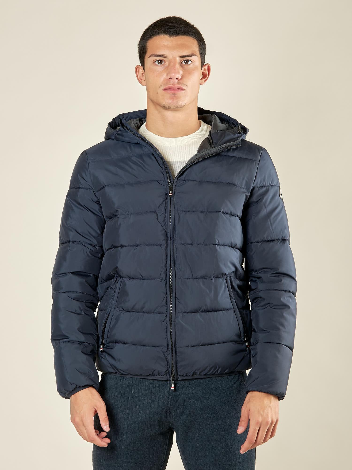 Giubbino Uomo Trapuntato con Cappuccio. Protezione, Stile e Comfort per lInverno. DM8580 BLU DATCH 