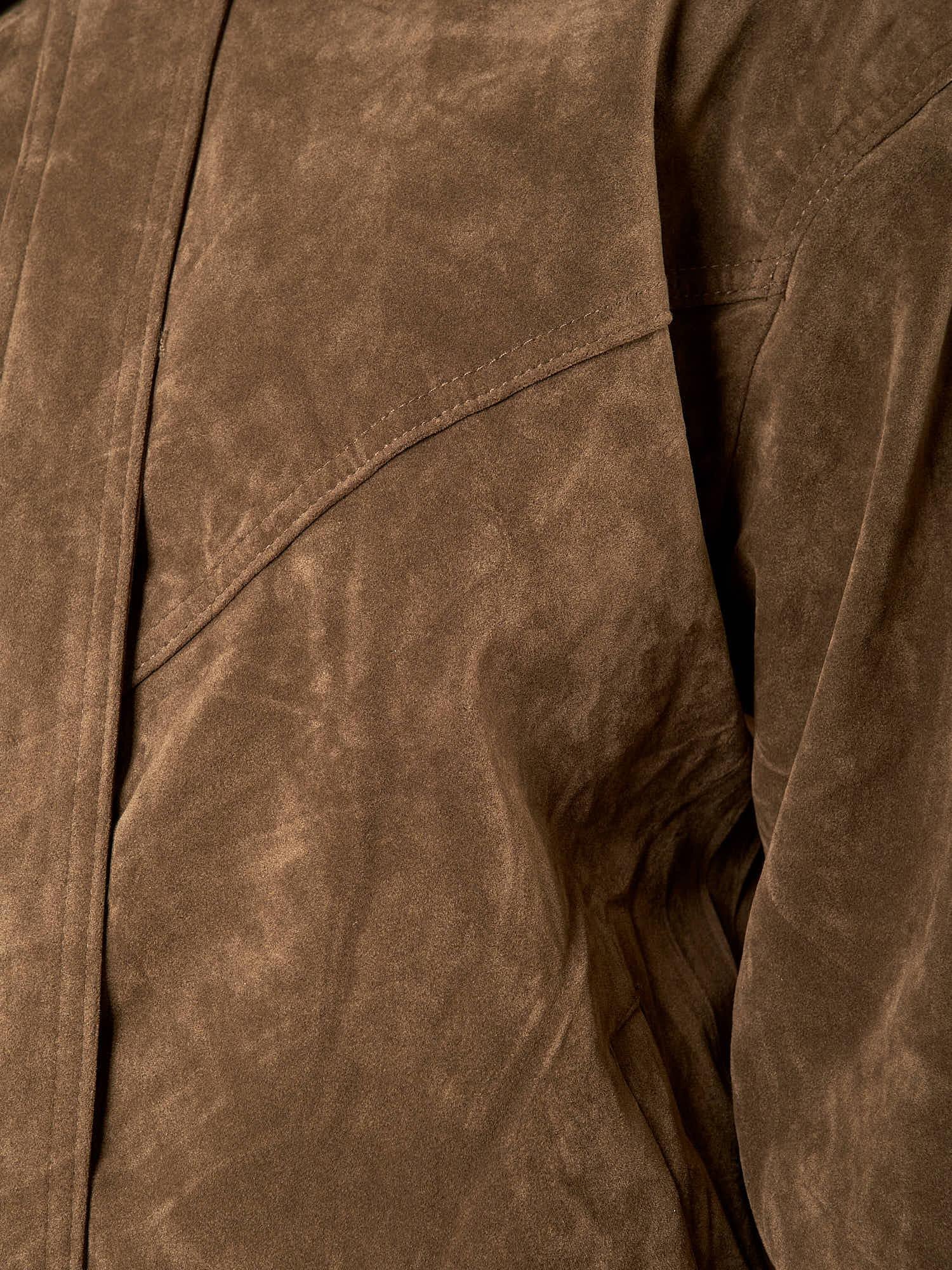 Bomber donna effetto scamosciato. Zip frontale, tasche a filetto e collo a camicia. HM2513 CAFFE FORGET-ME-NOT 