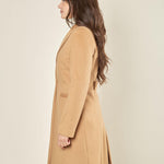 Cappotto donna monopetto ad un bottone. Tasche a filetto, petto a lancia e martingala sul retro. CP003470 CAMMELLO ARTIGLI 
