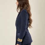 Giacca doppiopetto donna in scuba crepe con rever in raso.  Eleganza sartoriale e comfort moderno. GI003480 BLU ARTIGLI 
